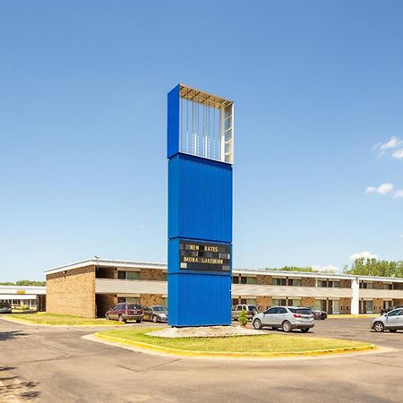 Oyo Hotel Mona Lake Muskegon Bagian luar foto