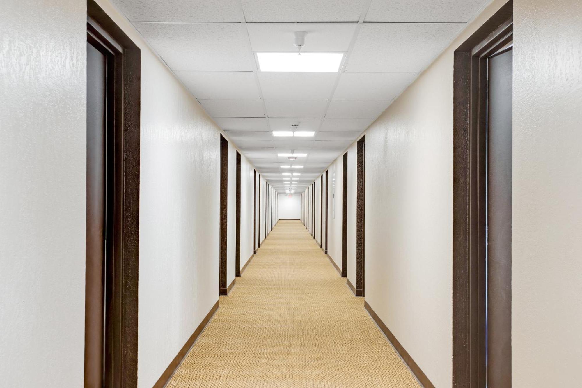 Oyo Hotel Mona Lake Muskegon Bagian luar foto